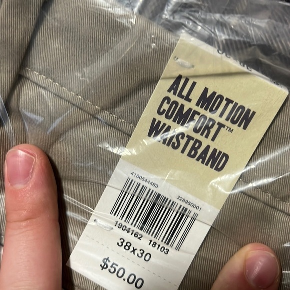 Dockers Easy Stretch Khakis Pleated in Classic Fit in Khaki - Picture 5 of 8